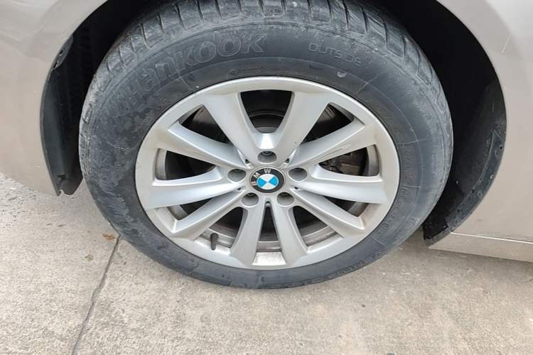 Used BMW 5 Series 2013 520Li Elegant Edition Left Front Wheel Hub