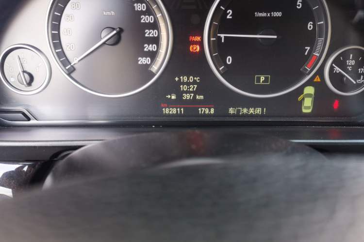 Used BMW 5 Series 2013 525Li Leading Model Odometer Close Up