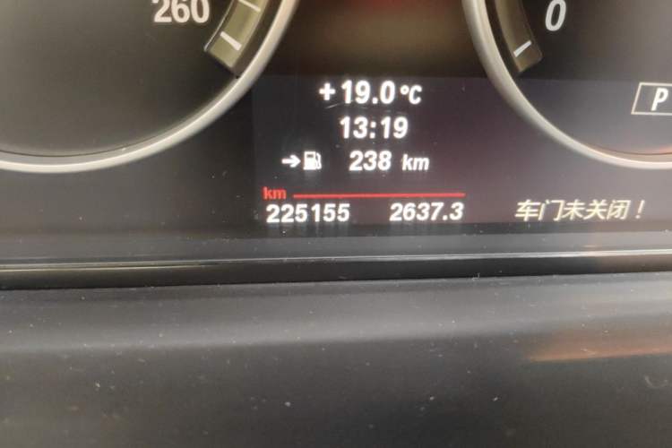 Used BMW 5 Series 2013 520Li Elegant Edition Odometer Close Up
