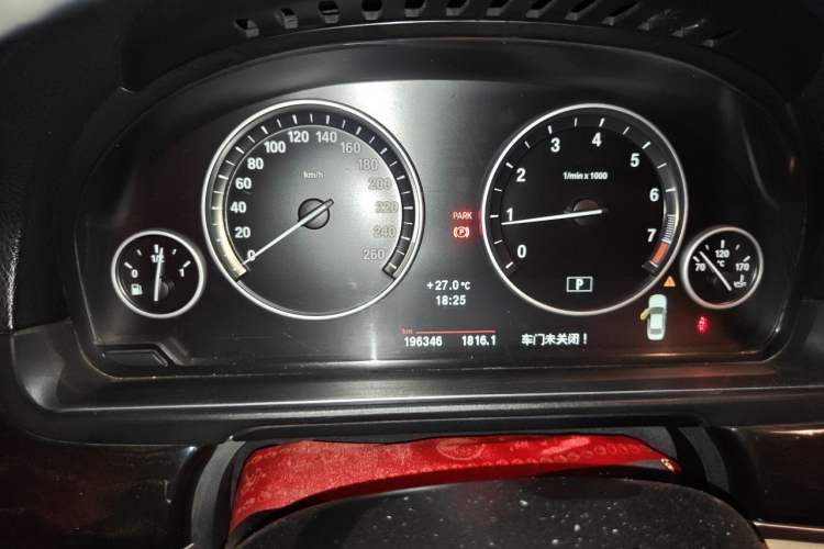 Used BMW 5 Series 2013 525Li Luxury Model Odometer Close Up