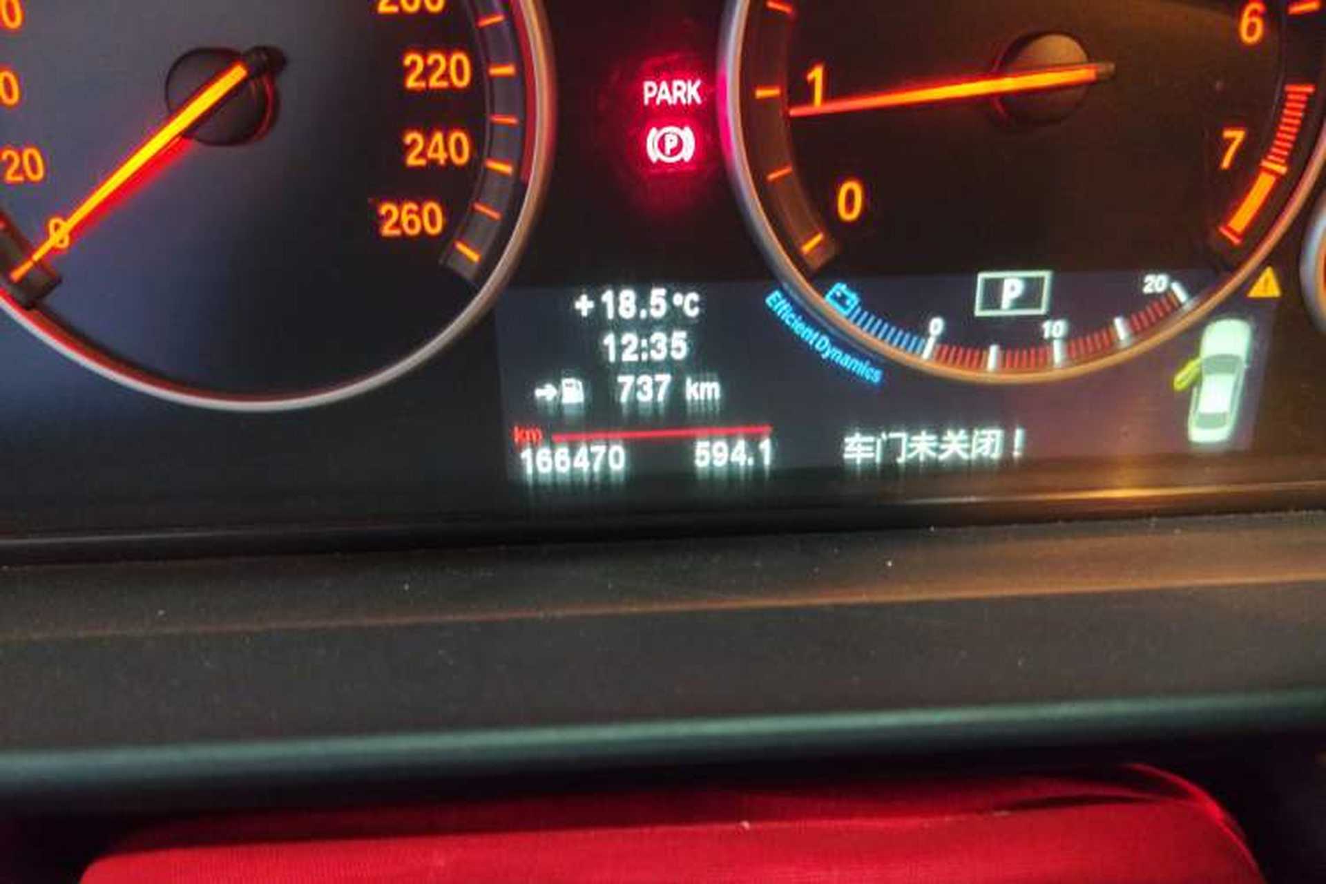 Used BMW 5 Series 2013 525Li Leading Model Odometer Close Up