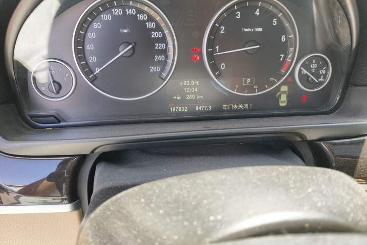 Used BMW 5 Series 2013 525Li Luxury Model Odometer Close Up