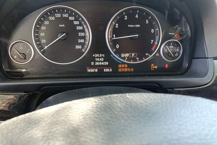 Used BMW 5 Series 2013 525Li Luxury Model Odometer Close Up