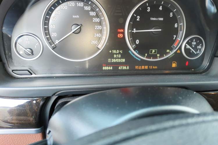 Used BMW 5 Series 2013 530Li Leading Model Odometer Close Up
