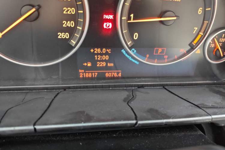 Used BMW 5 Series 2013 525Li Luxury Model Odometer Close Up