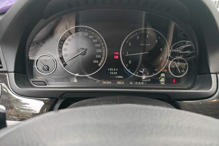 Used BMW 5 Series 2013 530Li Leading Model Odometer Close Up