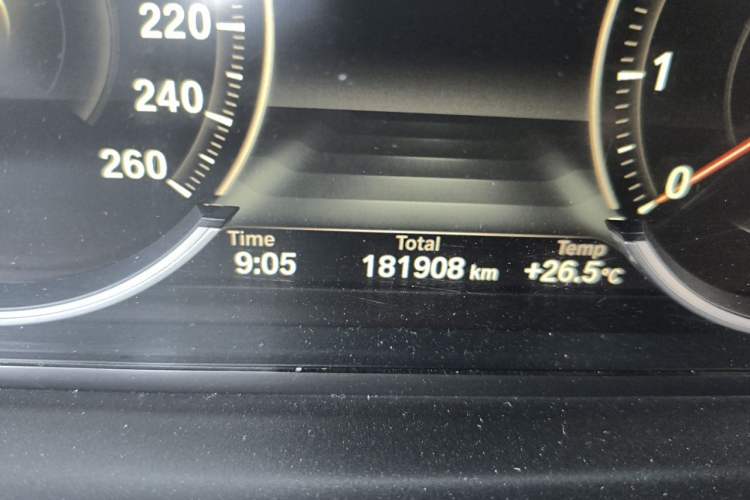Used BMW 5 Series 2013 535Li Leading Model Odometer Close Up
