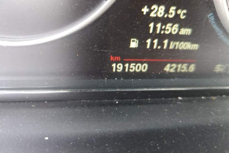 Used BMW 5 Series 2013 530Li Leading Model Odometer Close Up