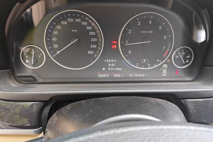 Used BMW 5 Series 2013 520Li Elegant Edition Odometer Close Up