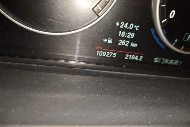 Used BMW 5 Series 2013 525Li Leading Model Odometer Close Up