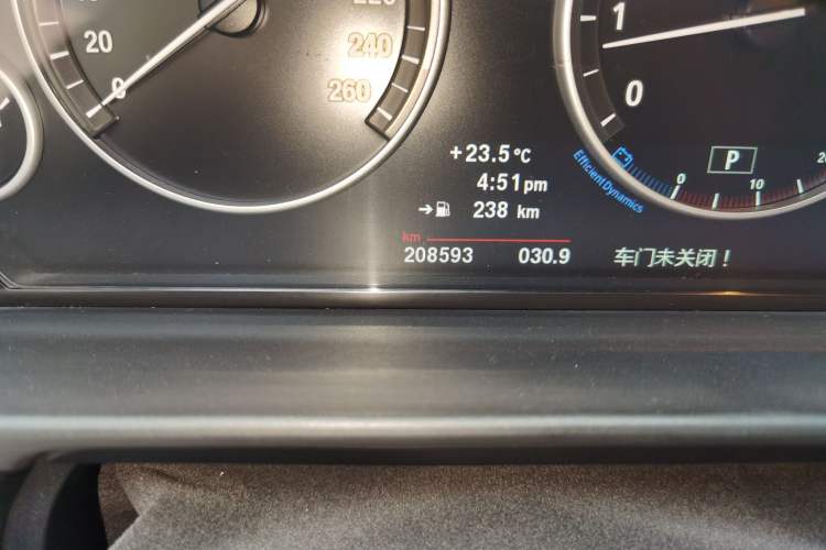 Used BMW 5 Series 2013 525Li Leading Model Odometer Close Up