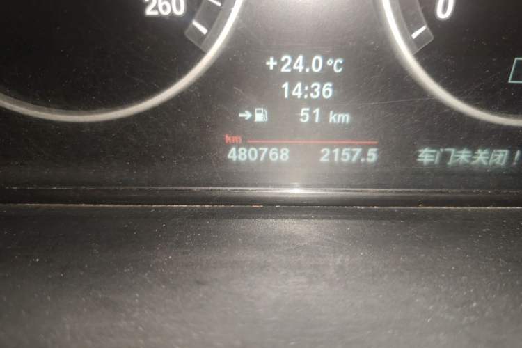 Used BMW 5 Series 2013 525Li Leading Model Odometer Close Up