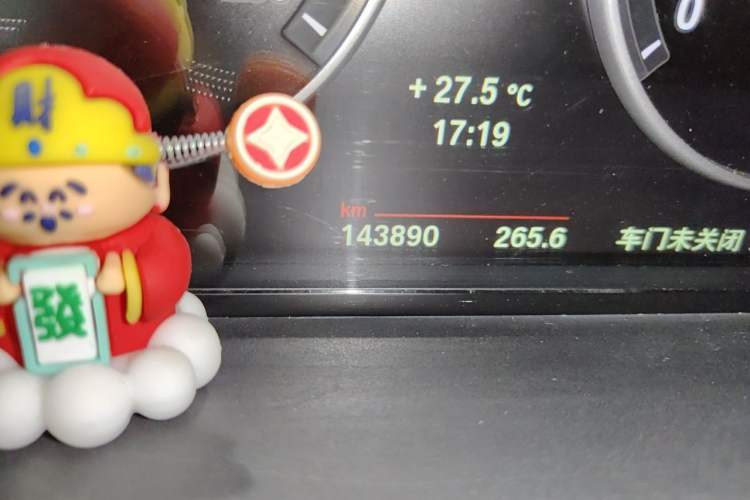 Used BMW 5 Series 2013 530Li Leading Model Odometer Close Up