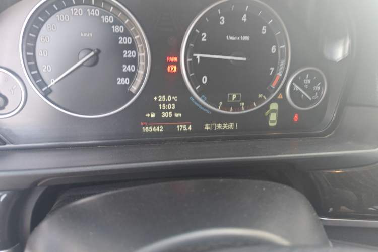 Used BMW 5 Series 2013 525Li Luxury Model Odometer Close Up