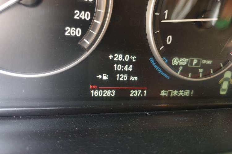 Used BMW 5 Series 2013 525Li Luxury Model Odometer Close Up