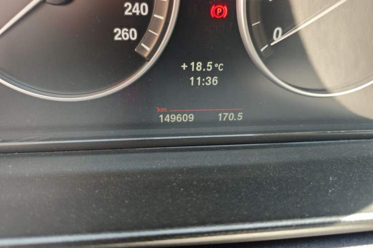 Used BMW 5 Series 2013 520Li Elegant Edition Odometer Close Up