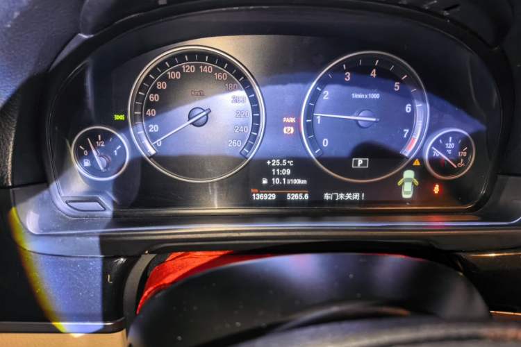 Used BMW 5 Series 2013 520Li Elegant Edition Odometer Close Up