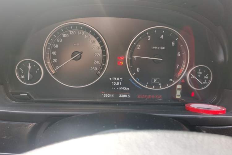 Used BMW 5 Series 2013 525Li Luxury Model Odometer Close Up