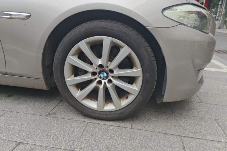 Used BMW 5 Series 2013 530Li Leading Model Right Front Wheel Hub