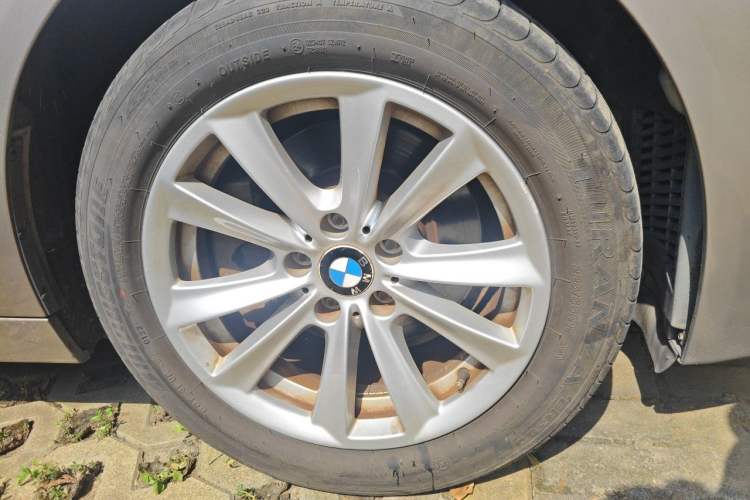 Used BMW 5 Series 2013 520Li Elegant Edition Right Front Wheel Hub