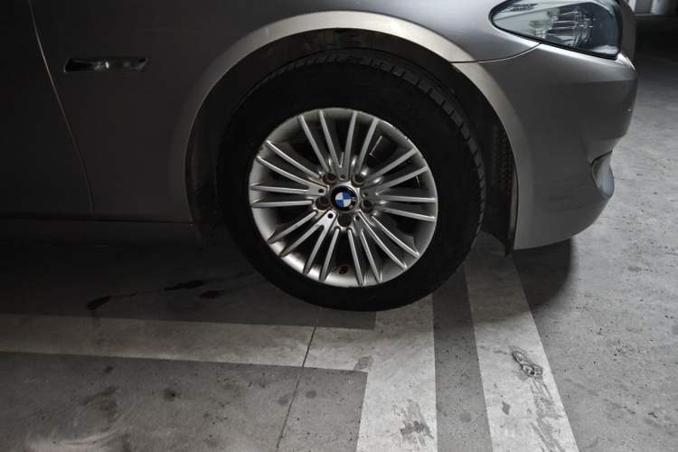 Used BMW 5 Series 2013 525Li Luxury Model Right Front Wheel Hub