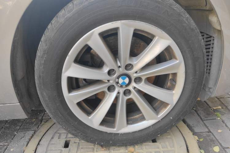 Used BMW 5 Series 2013 520Li Elegant Edition Right Front Wheel Hub