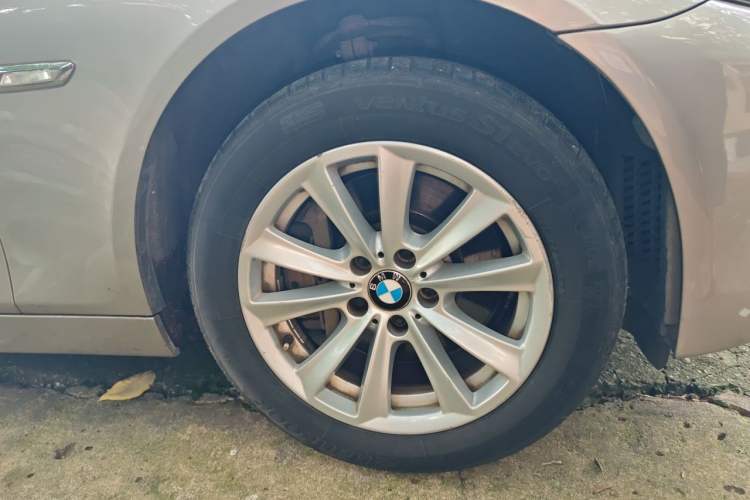 Used BMW 5 Series 2013 520Li Elegant Edition Right Front Wheel Hub