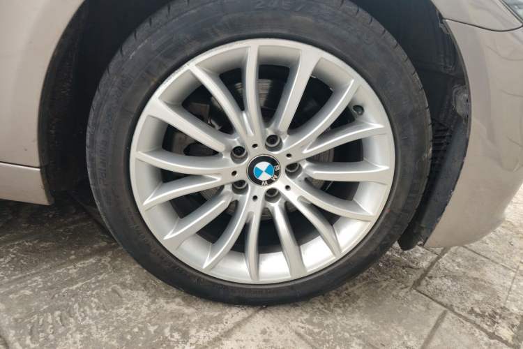 Used BMW 5 Series 2013 525Li Leading Model Right Front Wheel Hub