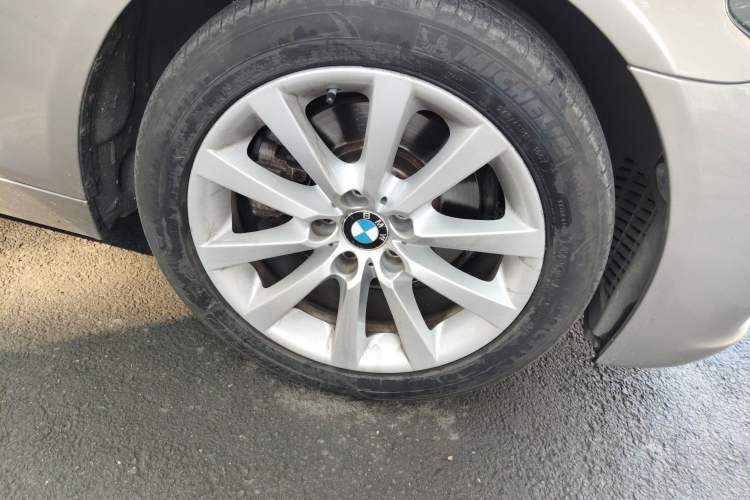 Used BMW 5 Series 2013 530Li Leading Model Right Front Wheel Hub