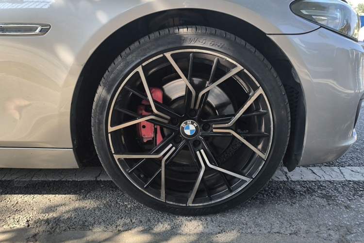 Used BMW 5 Series 2013 535Li Leading Model Right Front Wheel Hub