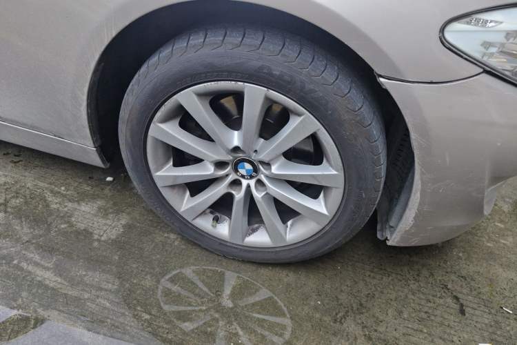 Used BMW 5 Series 2013 530Li Leading Model Right Front Wheel Hub