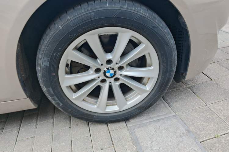 Used BMW 5 Series 2013 520Li Elegant Edition Right Front Wheel Hub