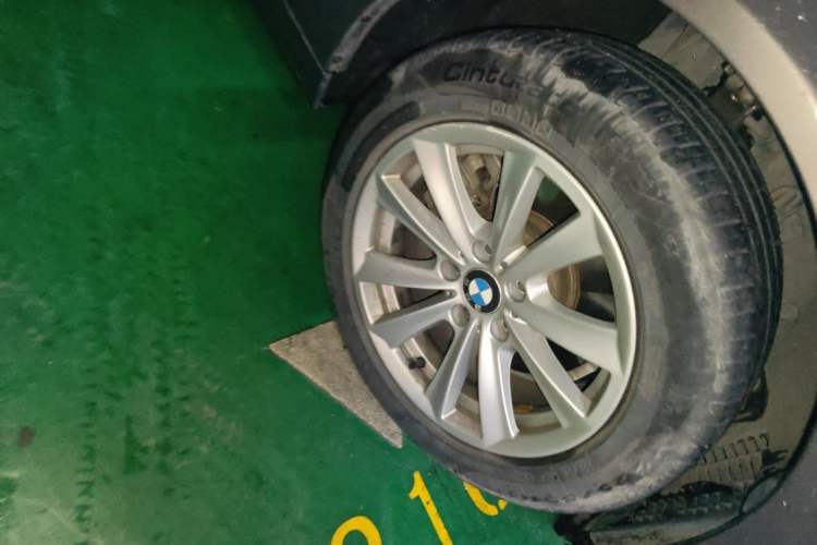 Used BMW 5 Series 2013 525Li Leading Model Right Front Wheel Hub
