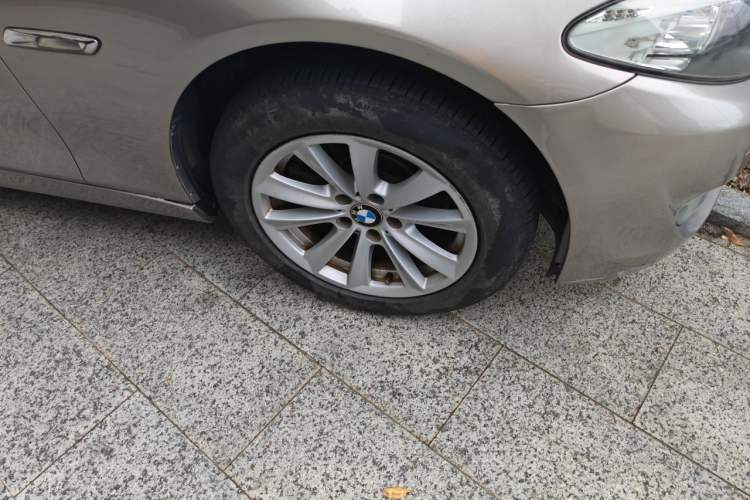 Used BMW 5 Series 2013 520Li Elegant Edition Right Front Wheel Hub