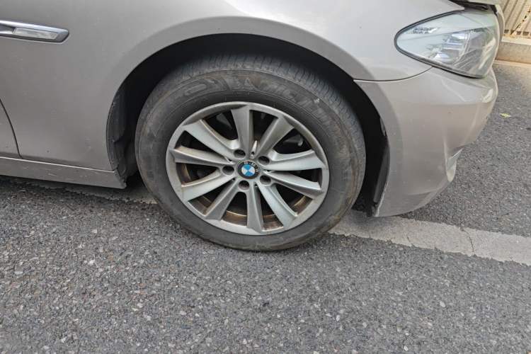 Used BMW 5 Series 2013 520Li Elegant Edition Right Front Wheel Hub
