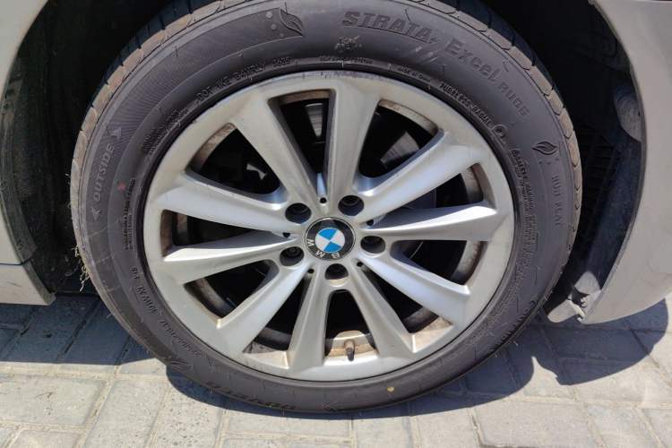 Used BMW 5 Series 2013 525Li Luxury Model Right Front Wheel Hub