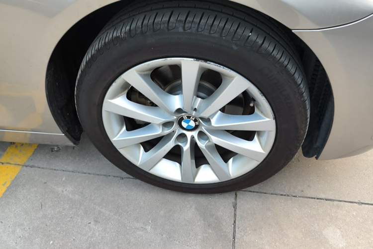 Used BMW 5 Series 2013 530Li Leading Model Right Front Wheel Hub