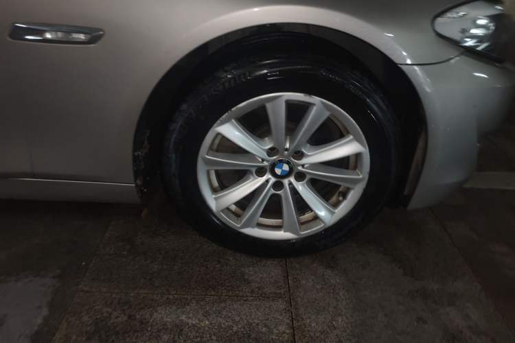 Used BMW 5 Series 2013 525Li Leading Model Right Front Wheel Hub
