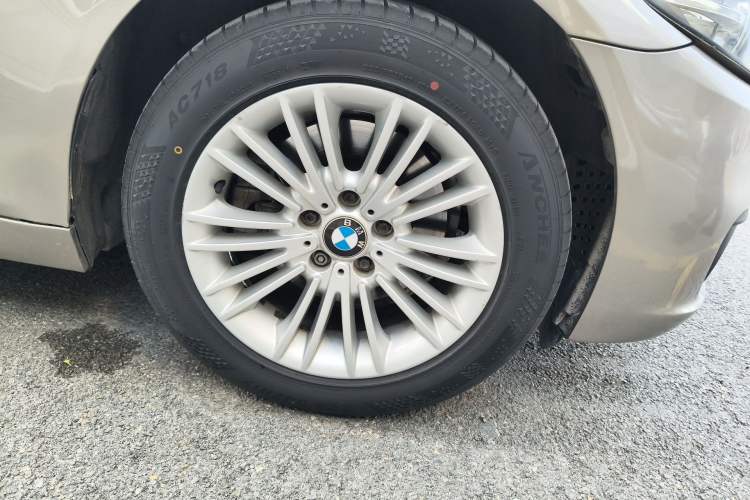 Used BMW 5 Series 2013 525Li Leading Model Right Front Wheel Hub