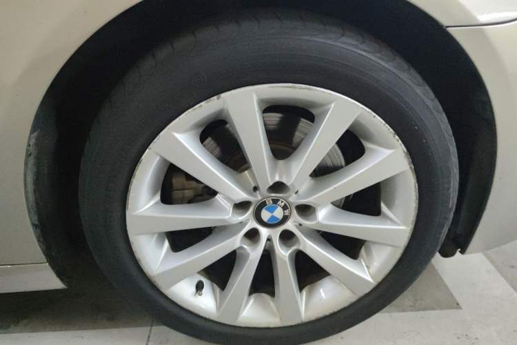 Used BMW 5 Series 2013 530Li Leading Model Right Front Wheel Hub