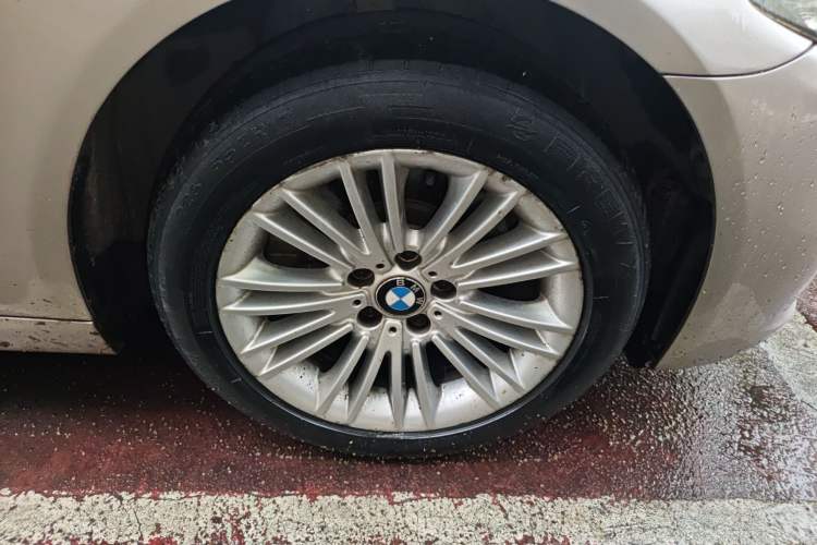 Used BMW 5 Series 2013 525Li Leading Model Right Front Wheel Hub