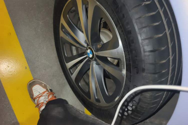 Used BMW 5 Series 2013 525Li Luxury Model Right Front Wheel Hub