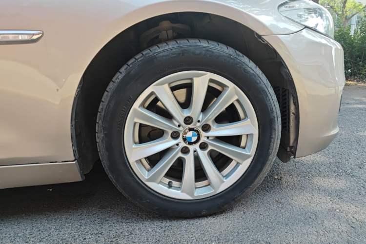 Used BMW 5 Series 2013 525Li Luxury Model Right Front Wheel Hub