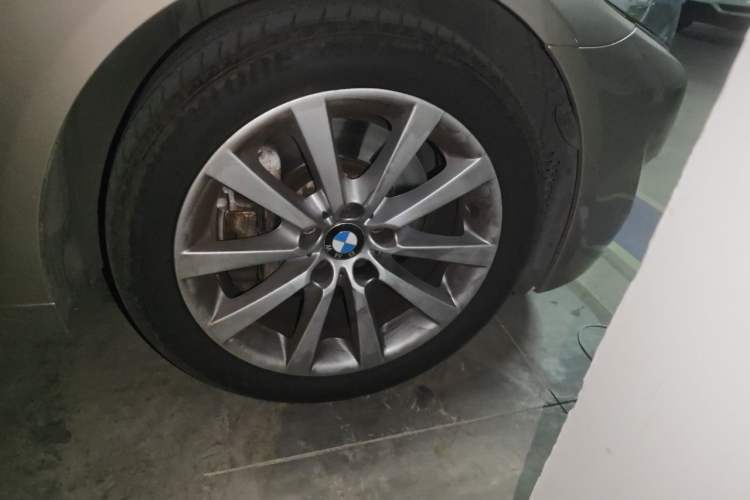 Used BMW 5 Series 2013 530Li Leading Model Right Front Wheel Hub