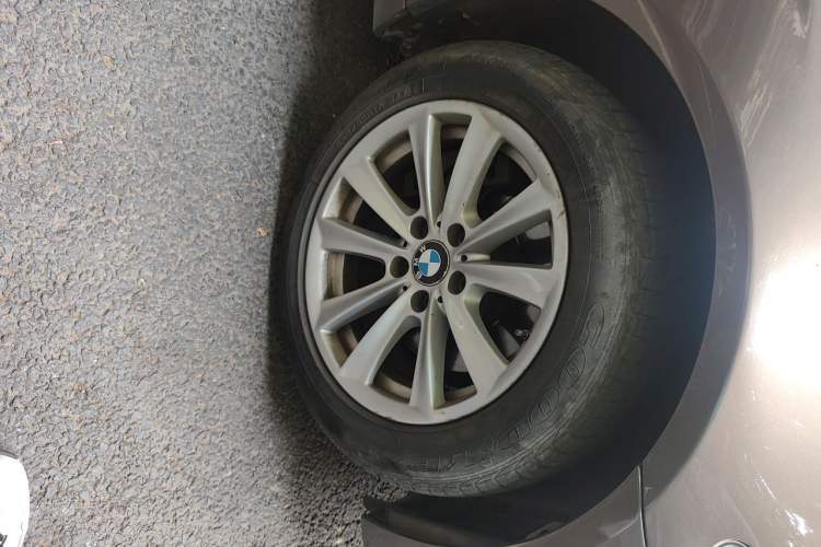 Used BMW 5 Series 2013 525Li Luxury Model Right Front Wheel Hub