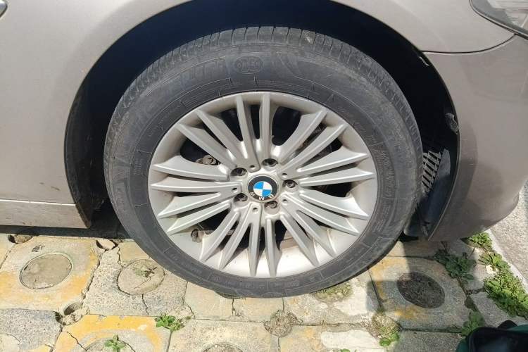 Used BMW 5 Series 2013 525Li Leading Model Right Front Wheel Hub
