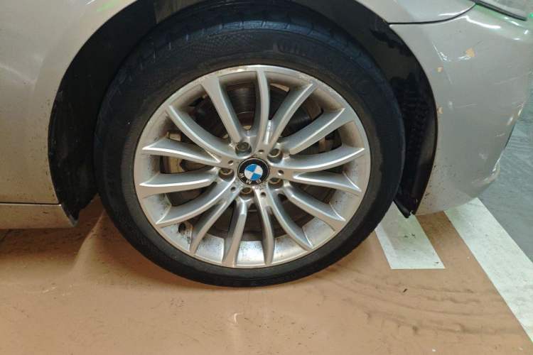 Used BMW 5 Series 2013 525Li Leading Model Right Front Wheel Hub