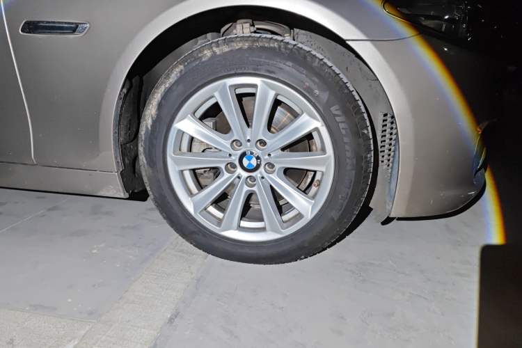 Used BMW 5 Series 2013 520Li Elegant Edition Right Front Wheel Hub