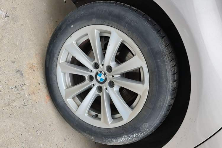 Used BMW 5 Series 2013 520Li Elegant Edition Right Rear Wheel Hub