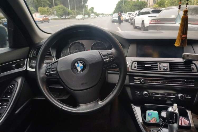Used BMW 5 Series 2013 525Li Luxury Model Steering Wheel